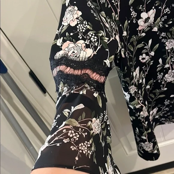 Alfani Large Graphic Floral flowy Flutter Sleeve BOHO Blouse in Black - Picture 5 of 8